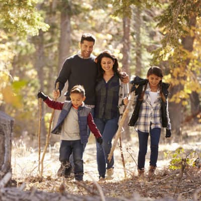famille famille en forêt